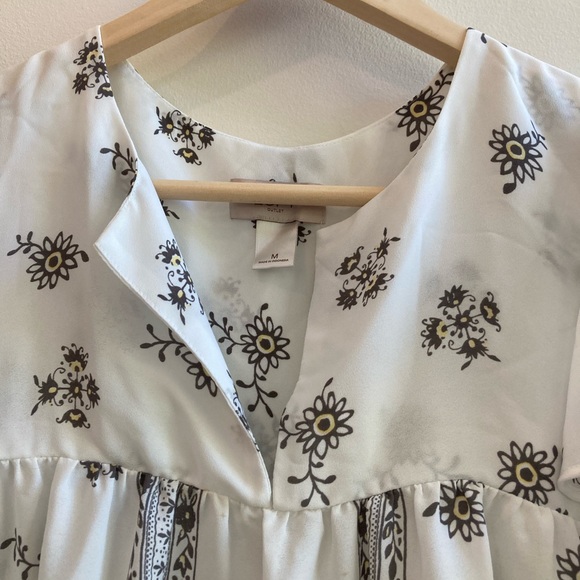 Loft chiffon baby doll top. Gray white yellow wildflower print. No flaws. Medium - Picture 5 of 10